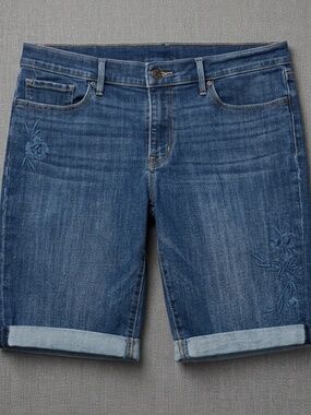 Levi’s Women's Blue Denim Shorts Size 32 Floral Embroidered Cuffed Mid Rise